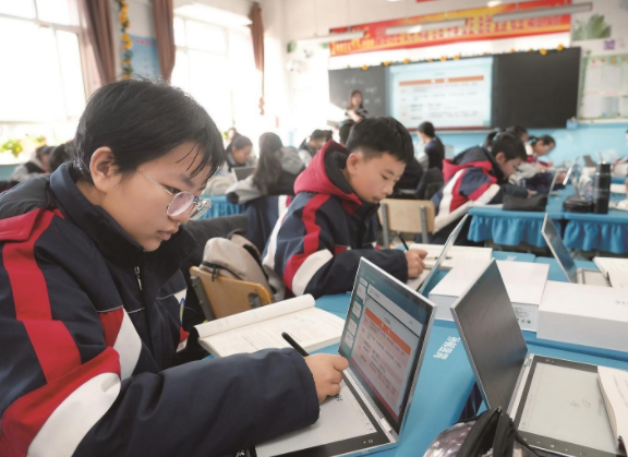 构建了覆盖学生学习全流程满足多维度需求的智能化学习环境 构建了覆盖学生学习全流程满足多维度需求的智能化学习环境